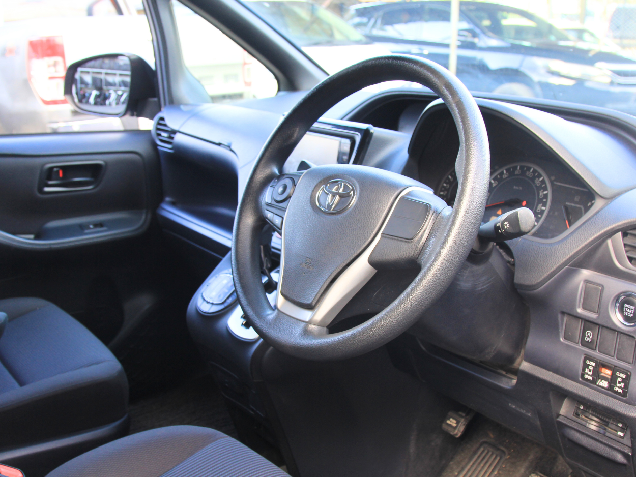 2015/2016 Toyota Noah